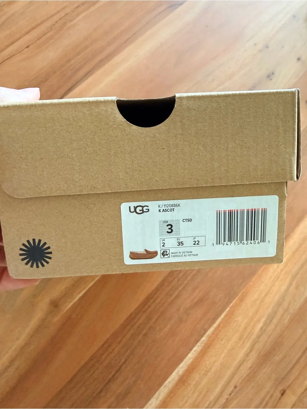 New in Box UGG Kids Ascot Chestnut Brown Suede Moccasin Slipper size 3